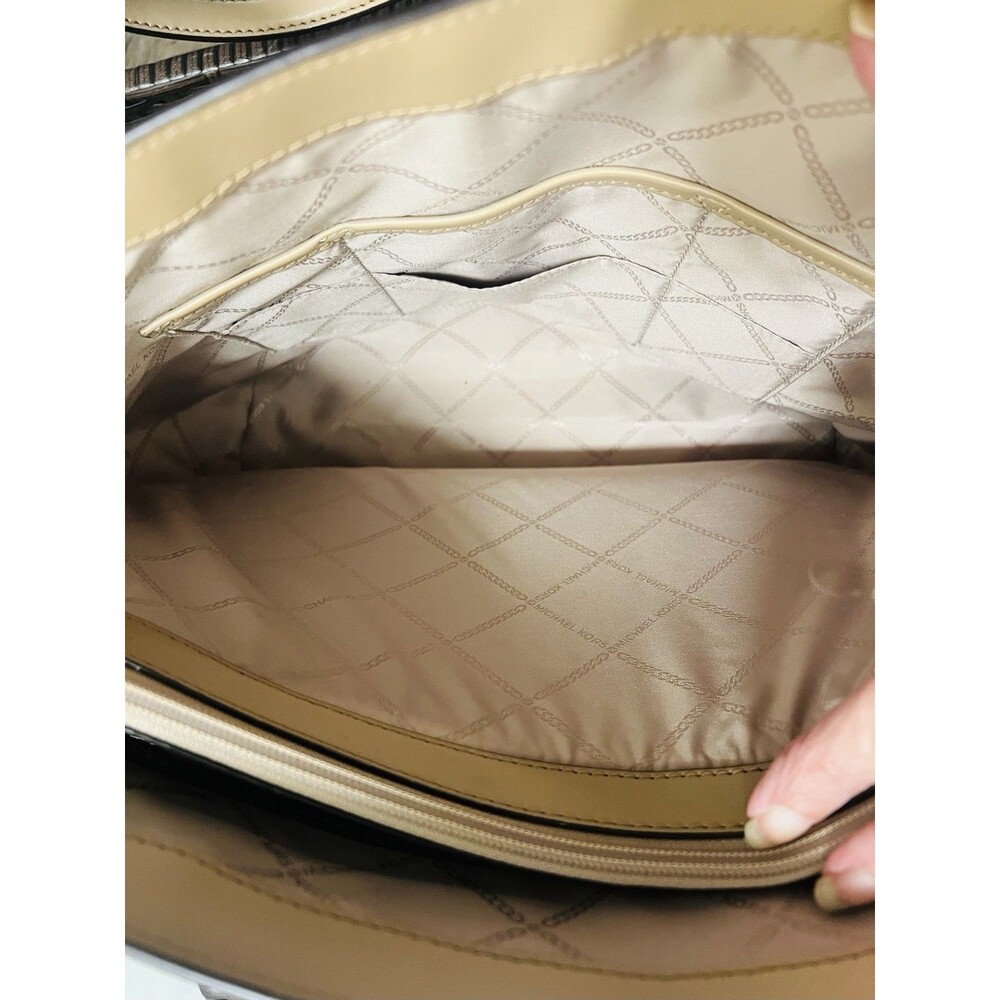Michael Kors Voyager EW Tote Luxury Signature MK Vanilla Gold Shoulder Bag NWOT - Picture 8 of 11
